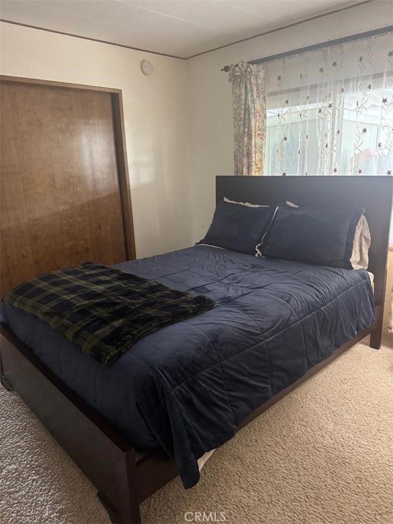 41004 Cheyenne Trail Cherry Valley, CA 92223 - Photo 7 of 10 a bedroom with a bed and a window