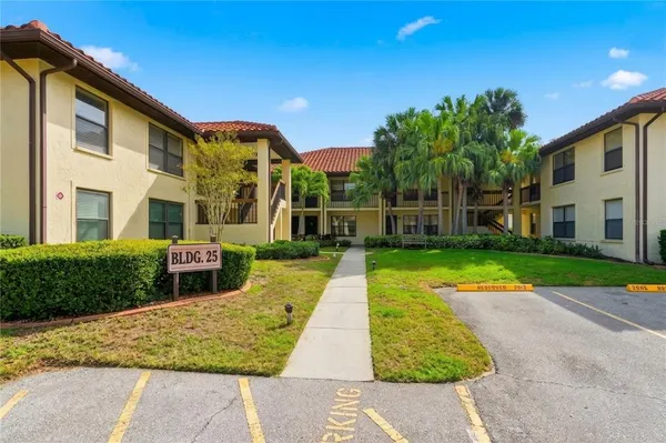 $210,000 | 2506 Hammock Court, Unit 2506, Clearwater, FL 33761