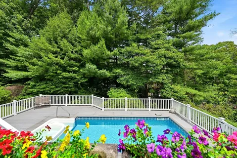 $1,899,000 | 39 Upper Drive, Huntington Bay, NY 11743