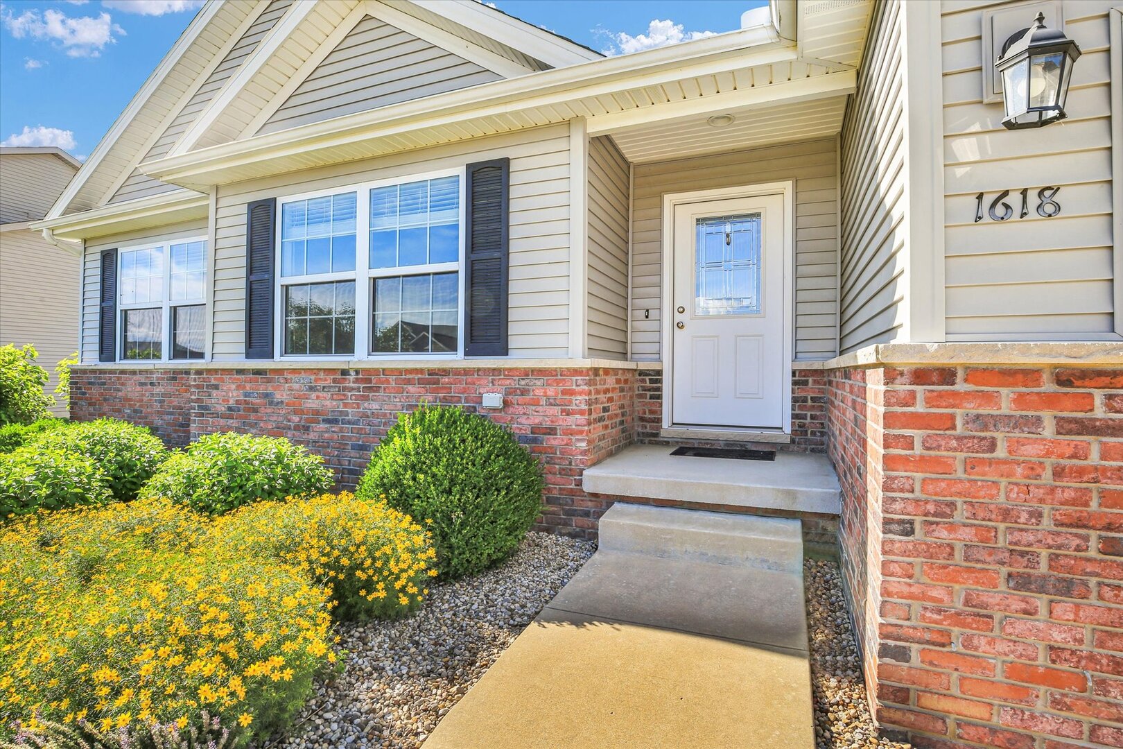 1618 Hunters Ridge Court Mahomet, IL 61853 - Photo 5 of 45