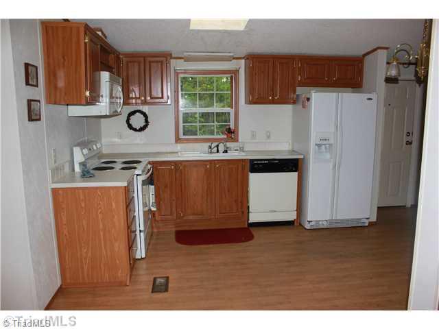 199 Weldons Ridge Trail Mount Airy, NC 27030 - Photo 4 of 11 Kitchen.