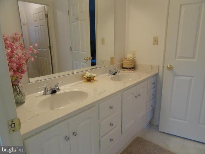 11533 Walnut Point Road Hagerstown, MD 21740 - Photo 15 of 25 Bath #1