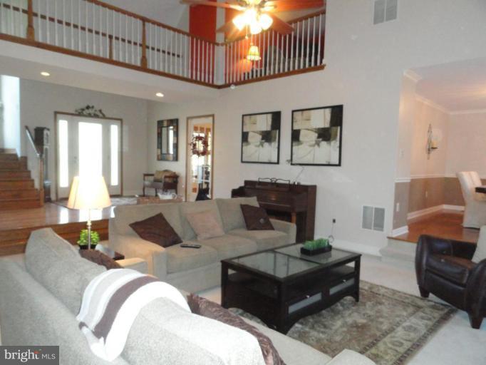11533 Walnut Point Road Hagerstown, MD 21740 - Photo 7 of 25 Living Room
