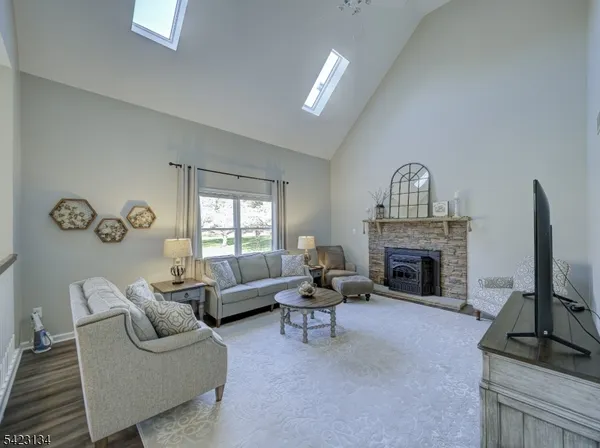 $840,000 | 18 Danberry Drive, Ringoes, NJ 08551