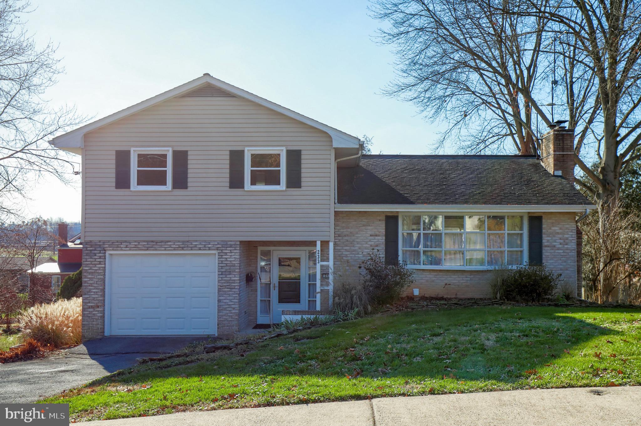 233 Rapho Street Manheim, PA 17545 - Photo 3 of 38 Gallery Image 3