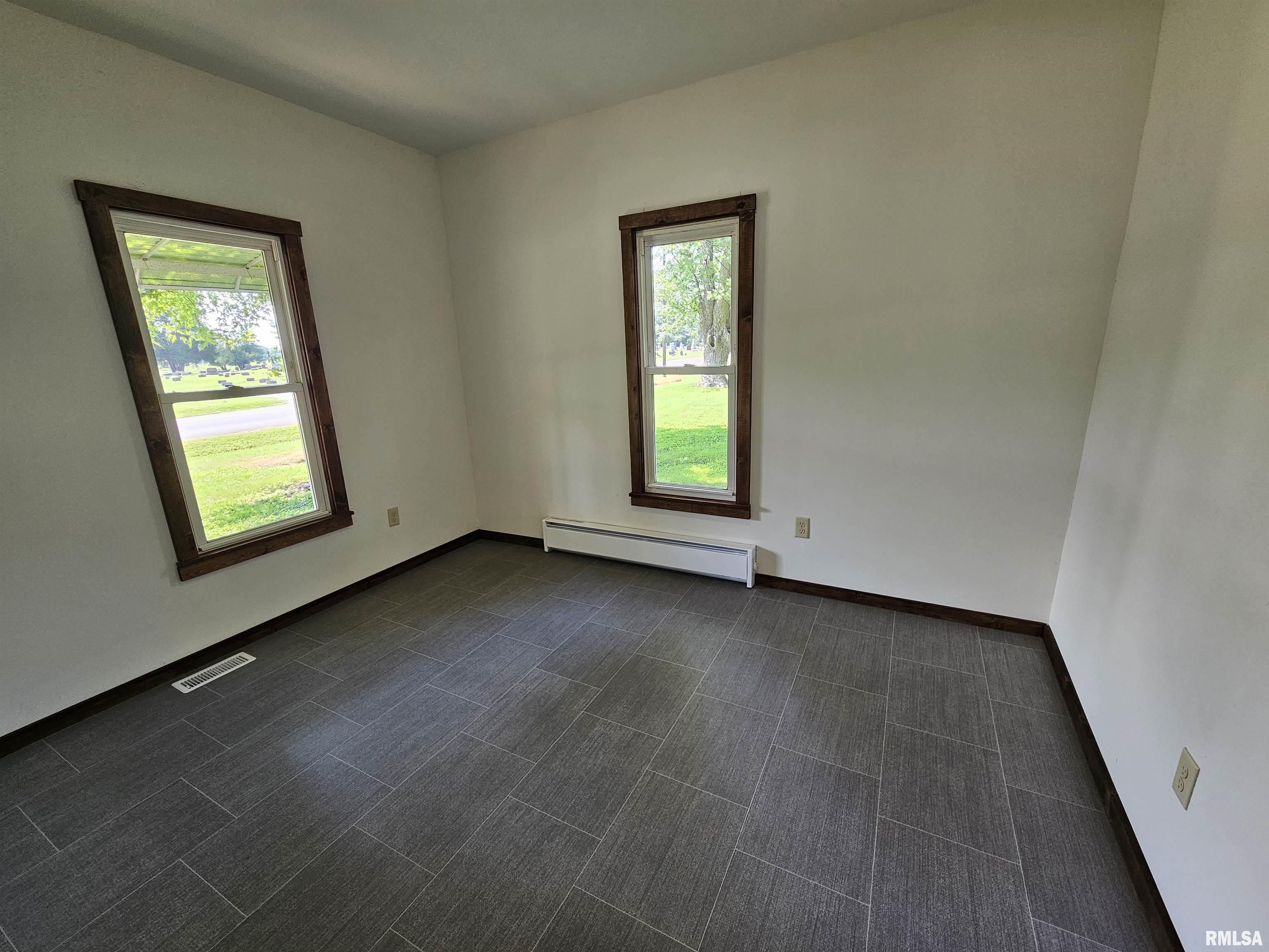 718 North Coal Street Colchester, IL 62326 - Photo 5 of 25