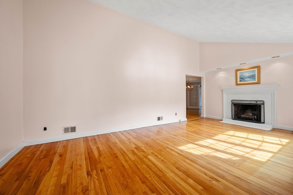 31 Thomas Road Lynnfield, MA 01940 - Photo 11 of 30 Gallery Image 11