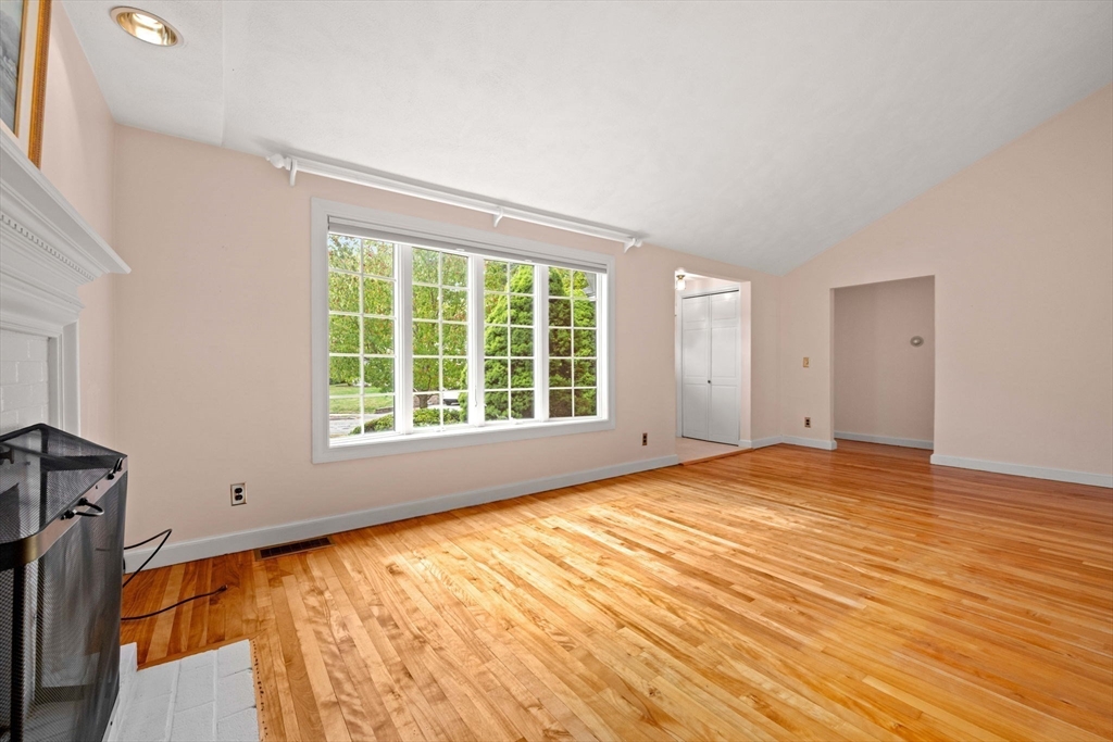 31 Thomas Road Lynnfield, MA 01940 - Photo 12 of 30 Gallery Image 12