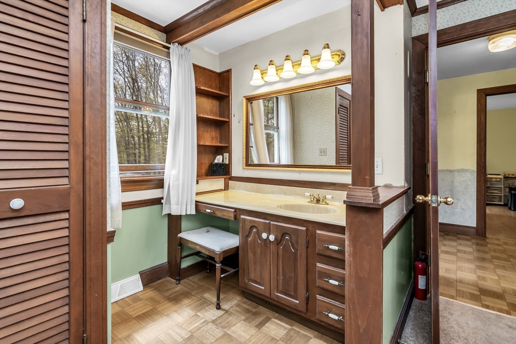 8 Portsmouth Road Amesbury, MA 01913 - Photo 16 of 37