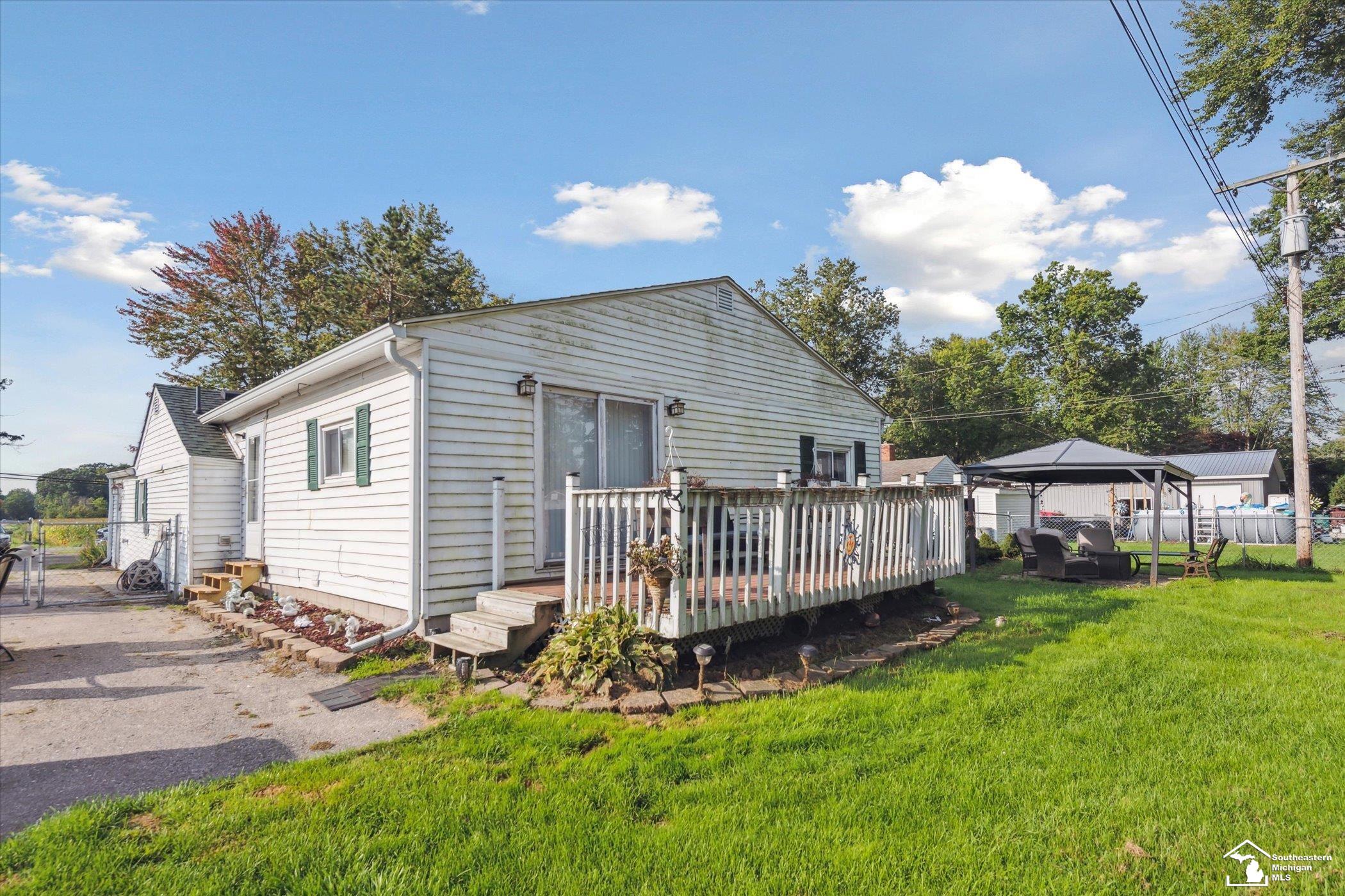 475 Carleton Rockwood Road Carleton, MI 48117 - Photo 17 of 24 50122274-16.JPG