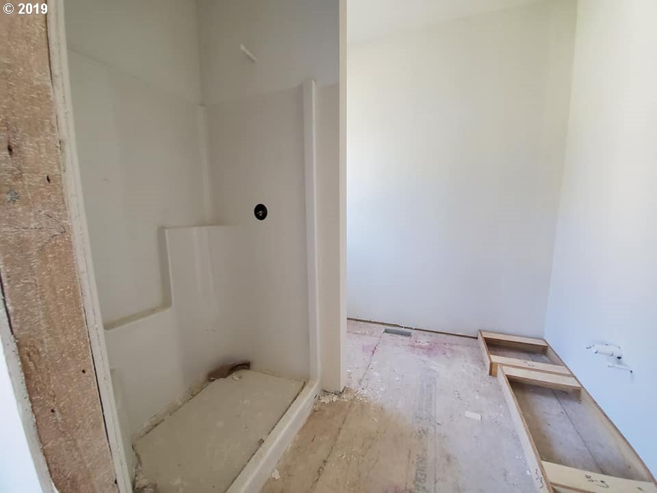 1060 6th Street Gervais, OR 97026 - Photo 11 of 30 a bathroom with a sink