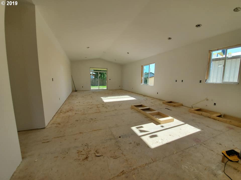 1060 6th Street Gervais, OR 97026 - Photo 4 of 30 a living room with hard wood floor
