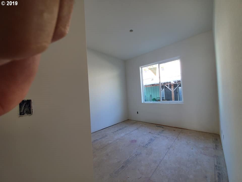1060 6th Street Gervais, OR 97026 - Photo 6 of 30 an empty room with windows