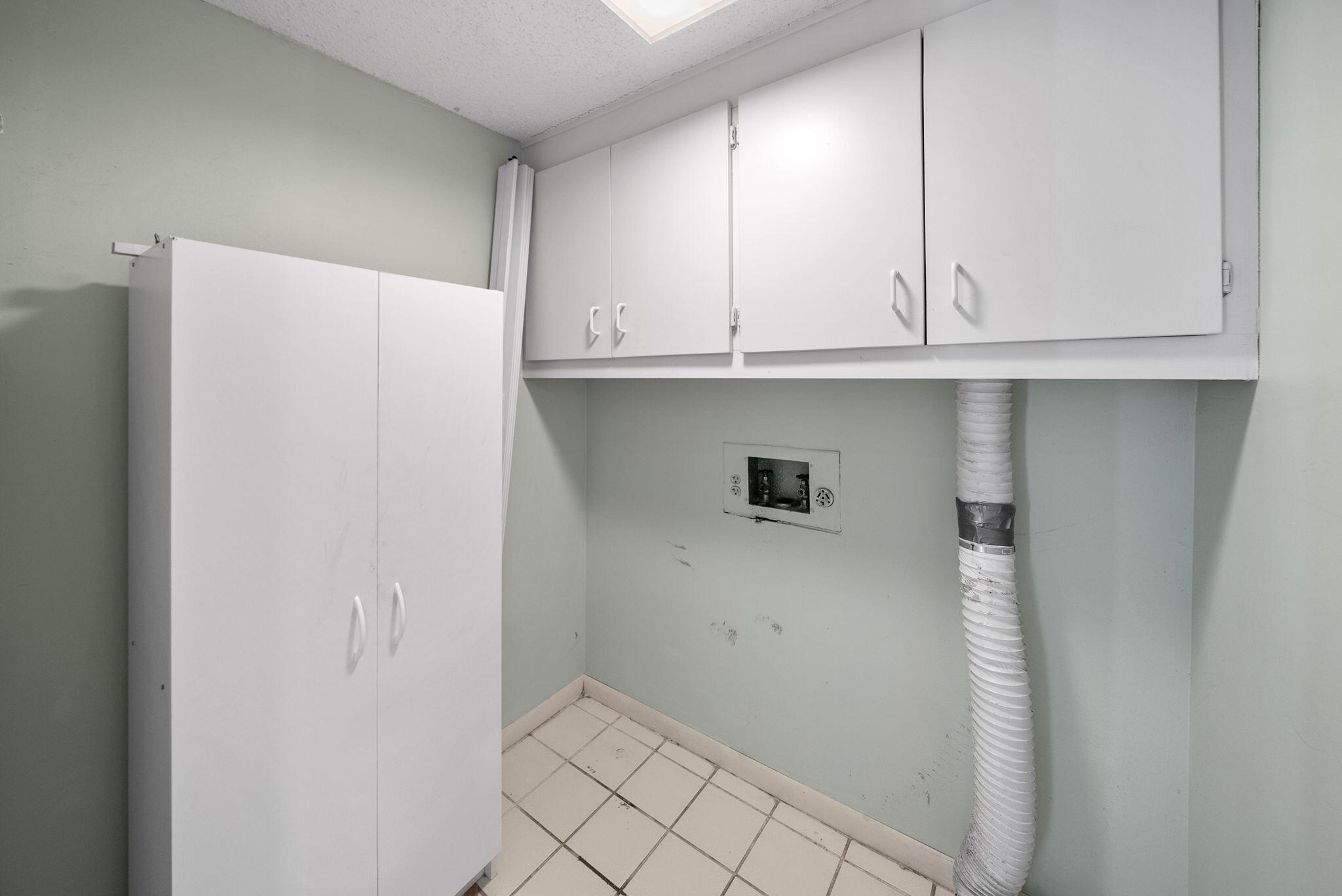 4300 Bay Point Road, Unit 408 Panama City Beach, FL 32408 - Photo 11 of 32 Laundry Room