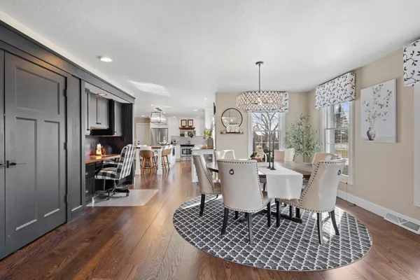 $679,900 | 3075 Ridgeway Drive, Neenah, WI 54956