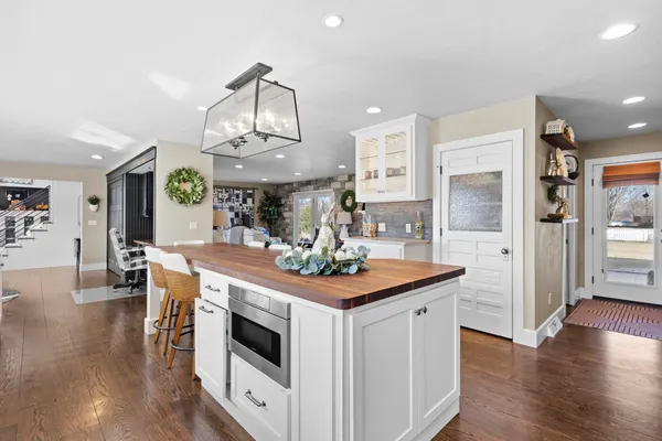 $679,900 | 3075 Ridgeway Drive, Neenah, WI 54956