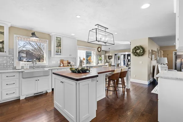 $679,900 | 3075 Ridgeway Drive, Neenah, WI 54956