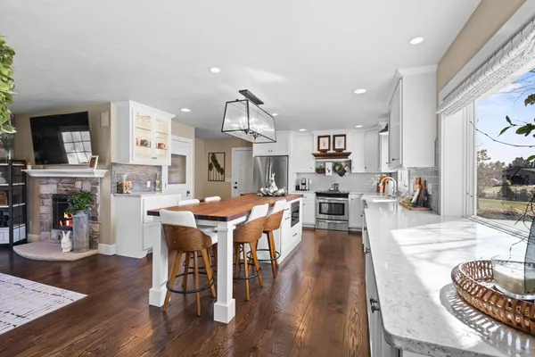 $679,900 | 3075 Ridgeway Drive, Neenah, WI 54956