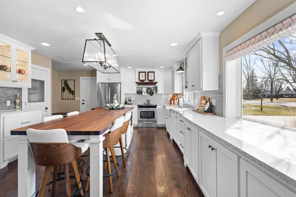 $679,900 | 3075 Ridgeway Drive, Neenah, WI 54956