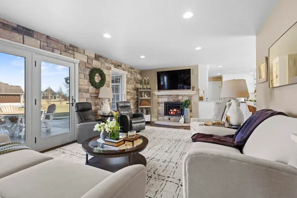 $679,900 | 3075 Ridgeway Drive, Neenah, WI 54956