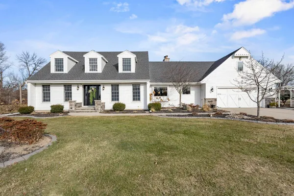 $679,900 | 3075 Ridgeway Drive, Neenah, WI 54956