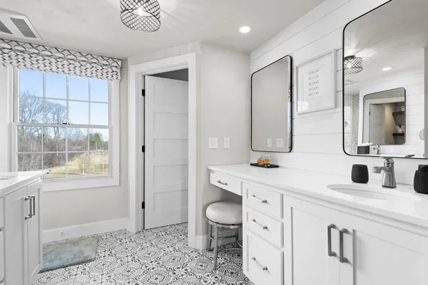 $679,900 | 3075 Ridgeway Drive, Neenah, WI 54956