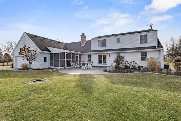 $679,900 | 3075 Ridgeway Drive, Neenah, WI 54956