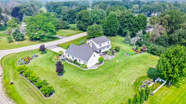 $679,900 | 3075 Ridgeway Drive, Neenah, WI 54956