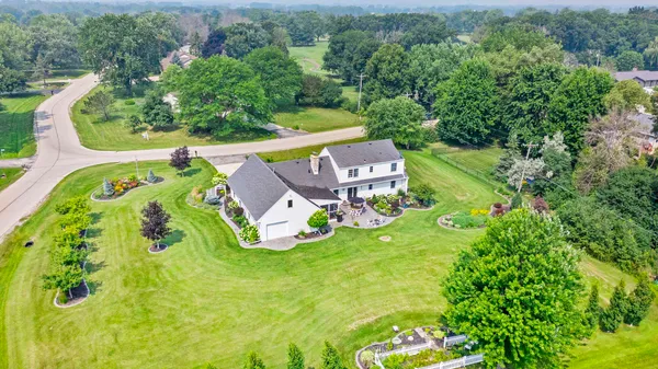 $679,900 | 3075 Ridgeway Drive, Neenah, WI 54956