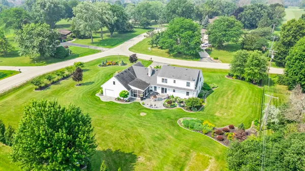 $679,900 | 3075 Ridgeway Drive, Neenah, WI 54956