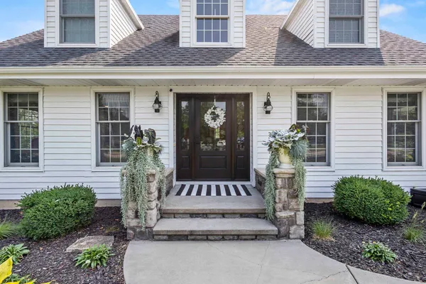 $679,900 | 3075 Ridgeway Drive, Neenah, WI 54956