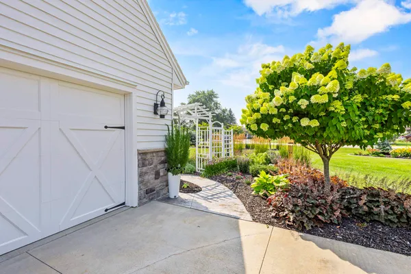 $679,900 | 3075 Ridgeway Drive, Neenah, WI 54956