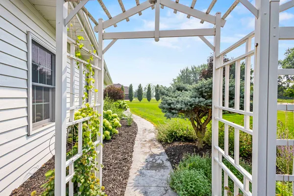 $679,900 | 3075 Ridgeway Drive, Neenah, WI 54956