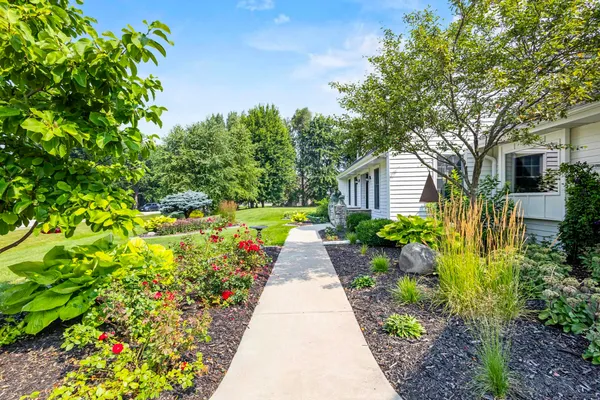 $679,900 | 3075 Ridgeway Drive, Neenah, WI 54956