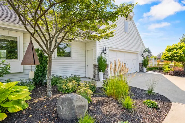 $679,900 | 3075 Ridgeway Drive, Neenah, WI 54956