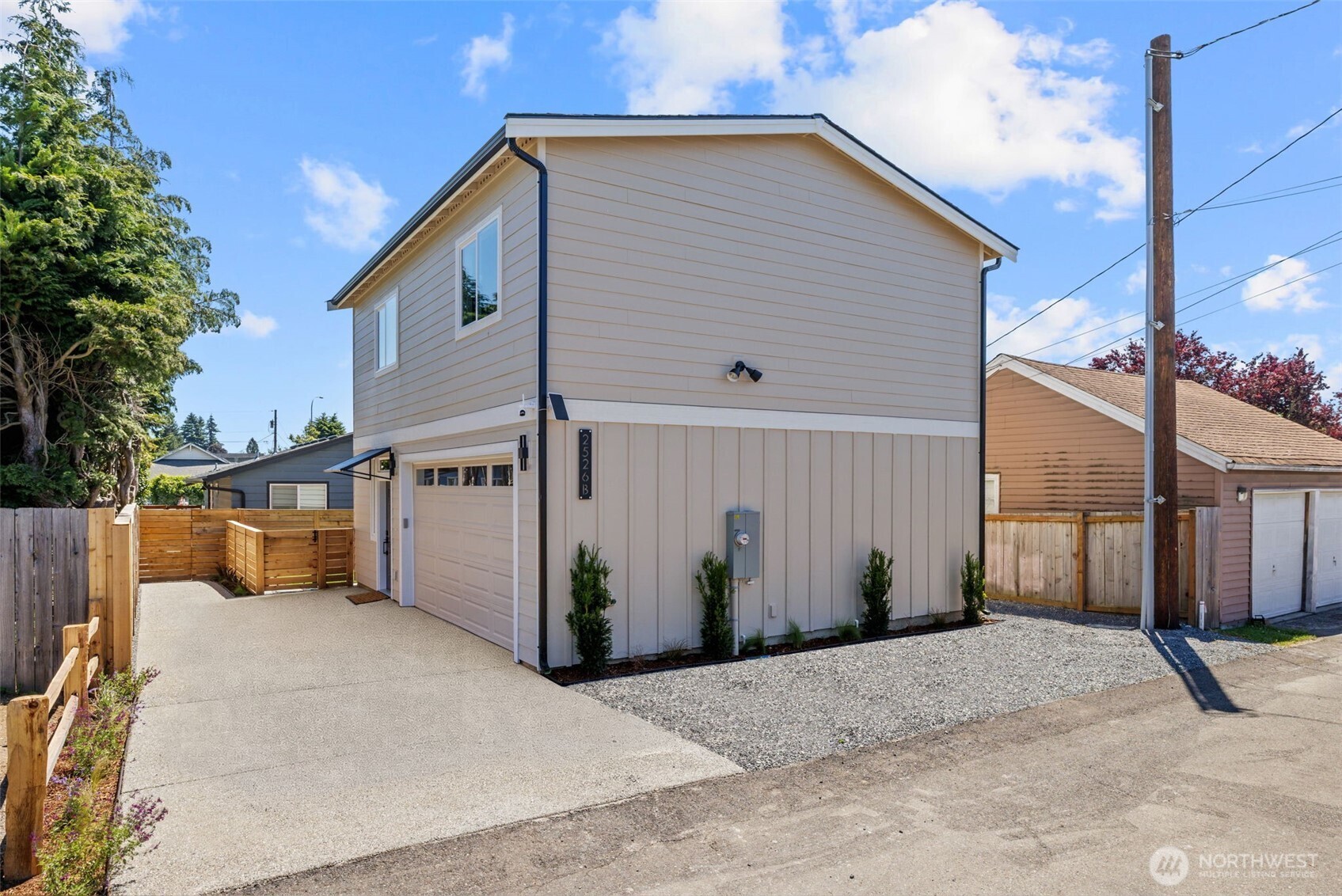 2526 State Street, Unit B Everett, WA 98201 - Photo 2 of 24