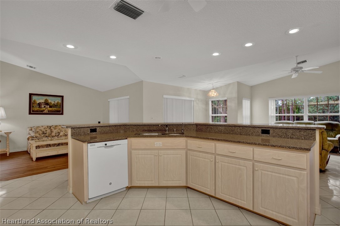3310 Divot Road Sebring, FL 33872 - Photo 14 of 35 Gallery Image 14