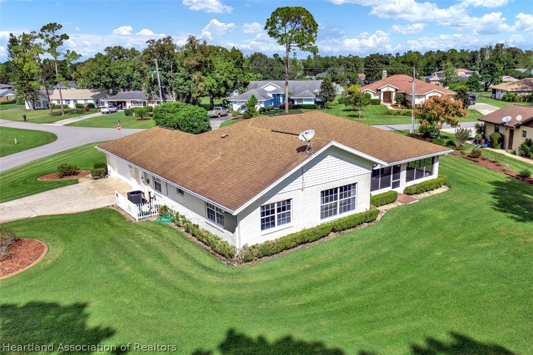 3310 Divot Road Sebring, FL 33872 - Photo 3 of 35 Gallery Image 3
