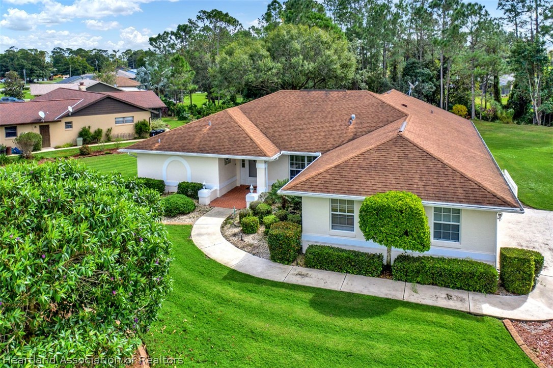 3310 Divot Road Sebring, FL 33872 - Photo 4 of 35 Gallery Image 4