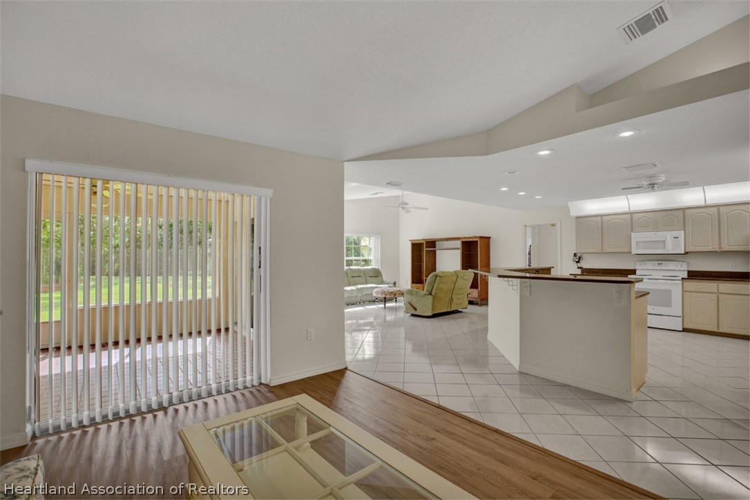 3310 Divot Road Sebring, FL 33872 - Photo 8 of 35 Gallery Image 8