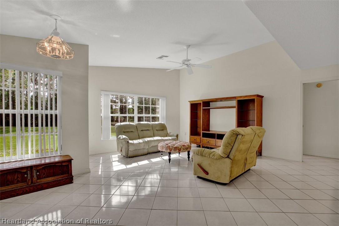 3310 Divot Road Sebring, FL 33872 - Photo 9 of 35 Gallery Image 9