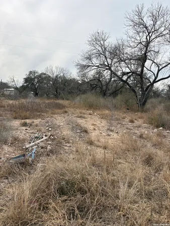 $68,000 | 1490 Highway 90, Uvalde, TX 78801