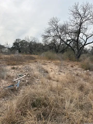 $65,000 | 1490 Highway 90, Uvalde, TX 78801