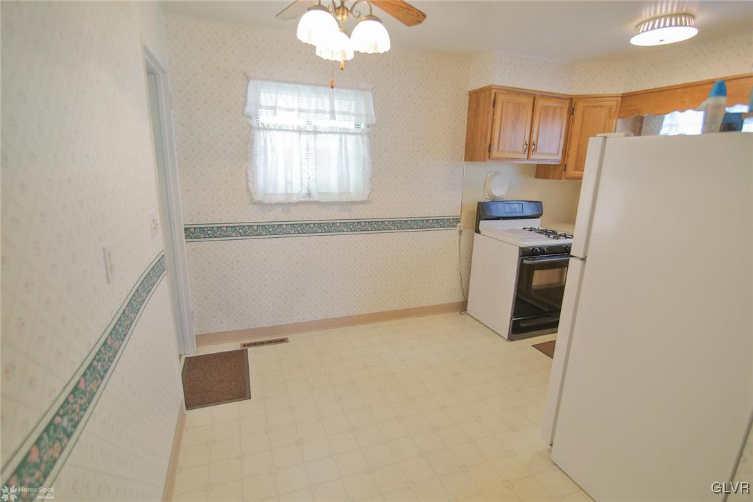 2109 Cypress Road Bethlehem, PA 18018 - Photo 7 of 26 Gallery Image 7