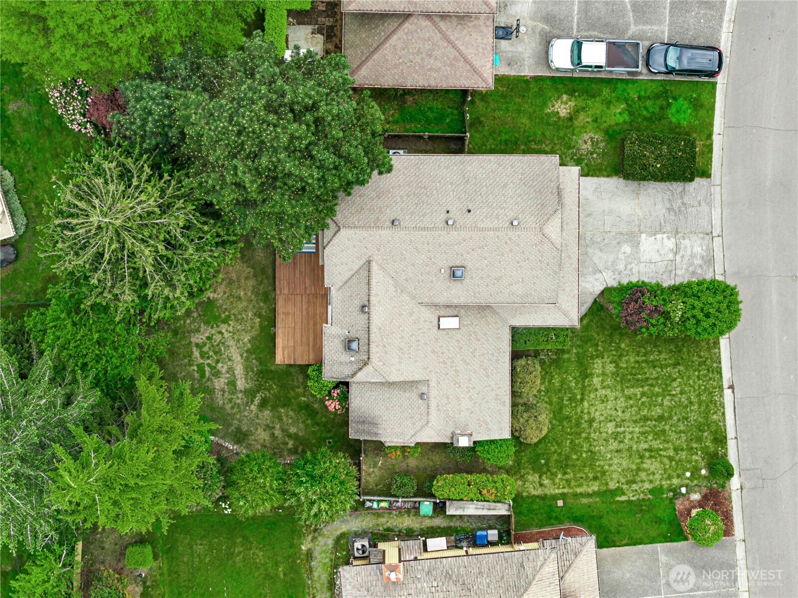 5211 103rd Street Southwest, Unit SW Mukilteo, WA 98275 - Photo 34 of 40 an aerial view of a house with a garden