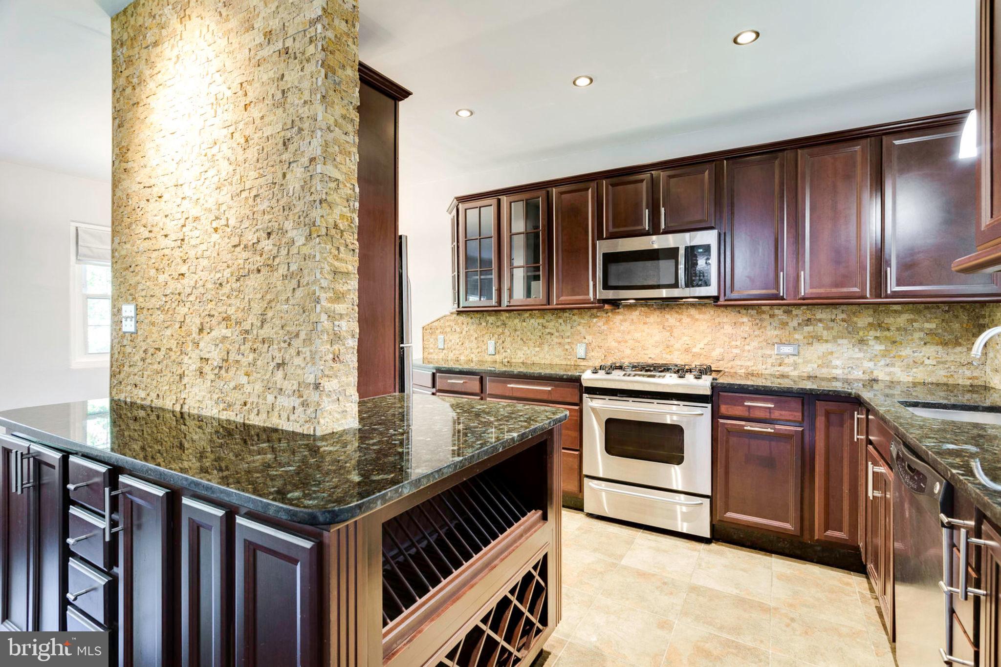 3636 Gunston Road Alexandria, VA 22302 - Photo 2 of 37
