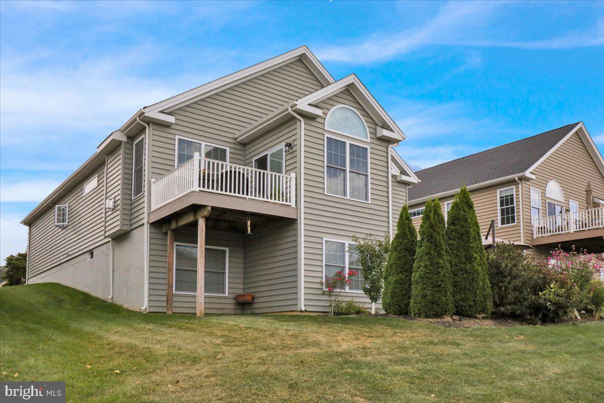 459 Valor Drive Lititz, PA 17543 - Photo 4 of 53 Deck
