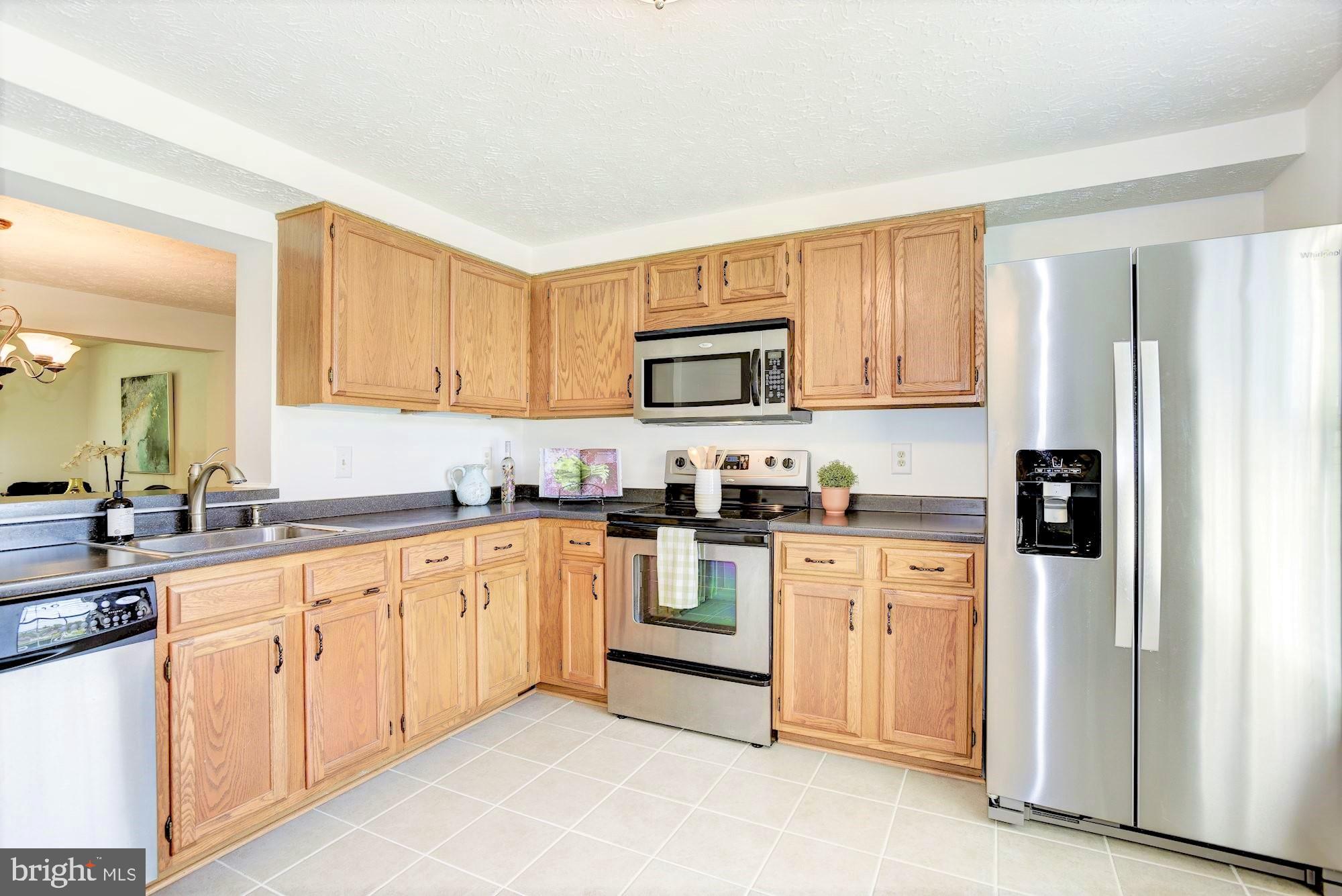 1501 Autumn Ridge Circle Reston, VA 20194 - Photo 6 of 22 Handsome stainless steel appliances