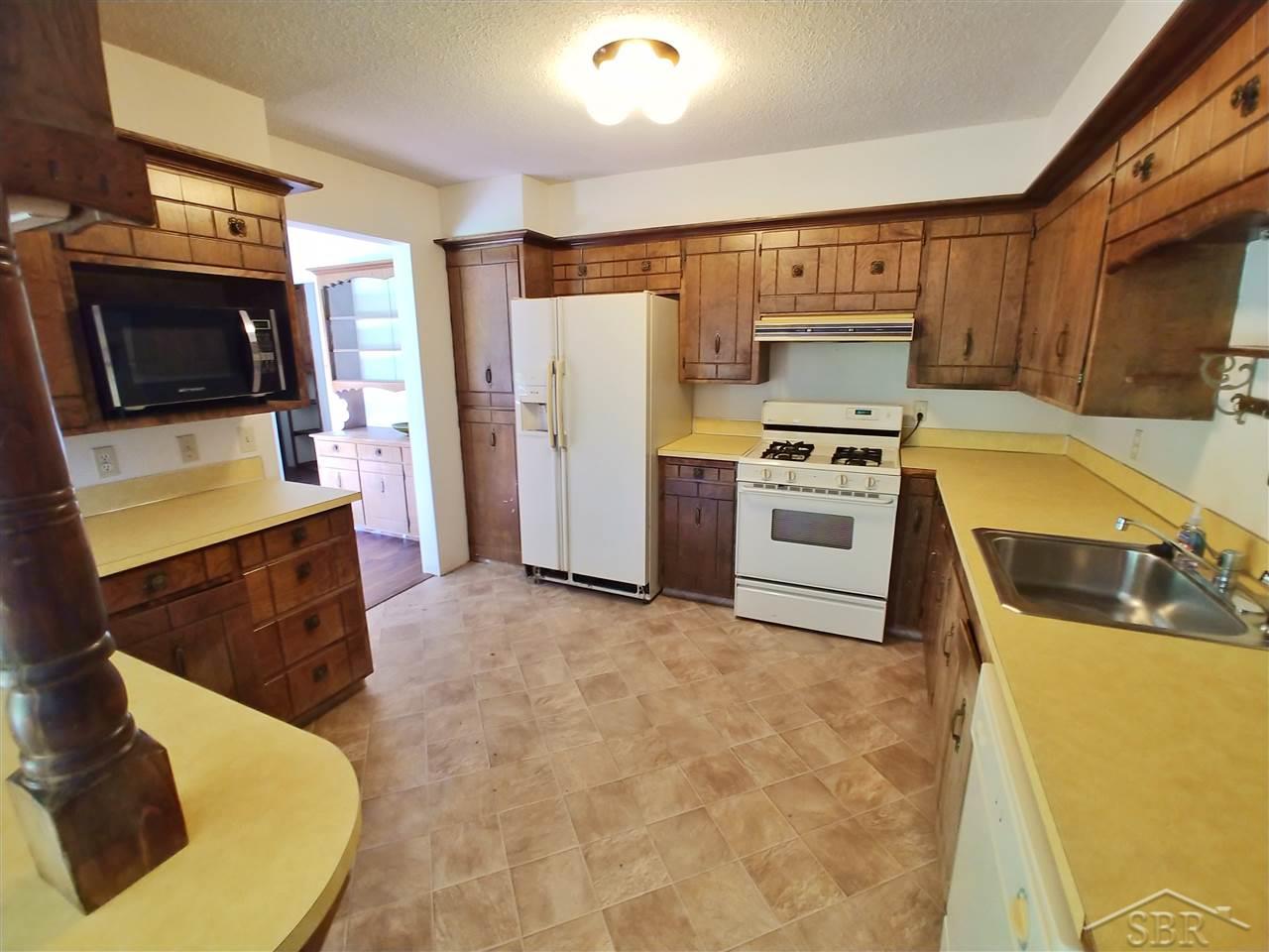 3872 Hackett Road Saginaw, MI 48603 - Photo 8 of 13 31384136-7.JPG