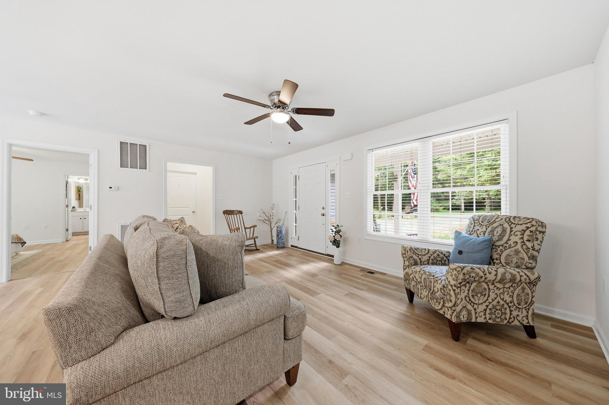 1063 Whitmer Road Shenandoah Junction, WV 25442 - Photo 5 of 53 Living Room
